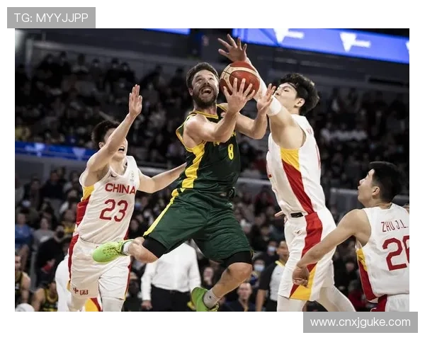 中国篮球队备战世界杯进入关键阶段 主教练强调加强防守和团队配合 中国篮球队备战世界杯进入关键阶段 主教练强调加强防守和团队配合